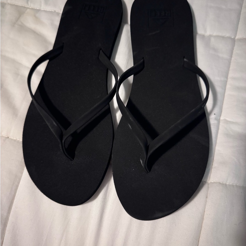 Reef Black Sandals Sleek Minimalist Design